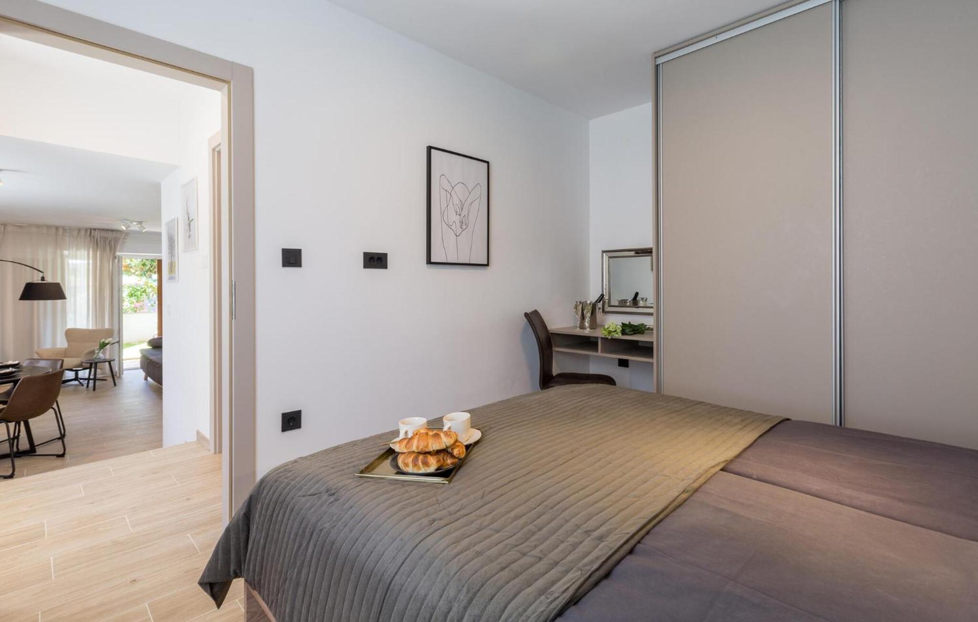 1 Bedroom Beautiful Apartment In Poreč Exterior foto